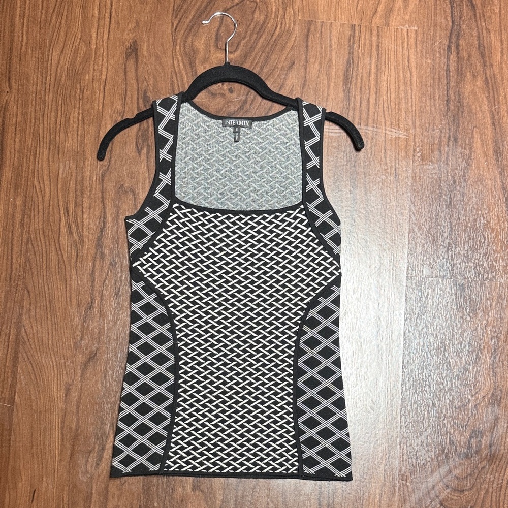 INTERMIX Black and White Patterned Fitted Tank To… - image 1